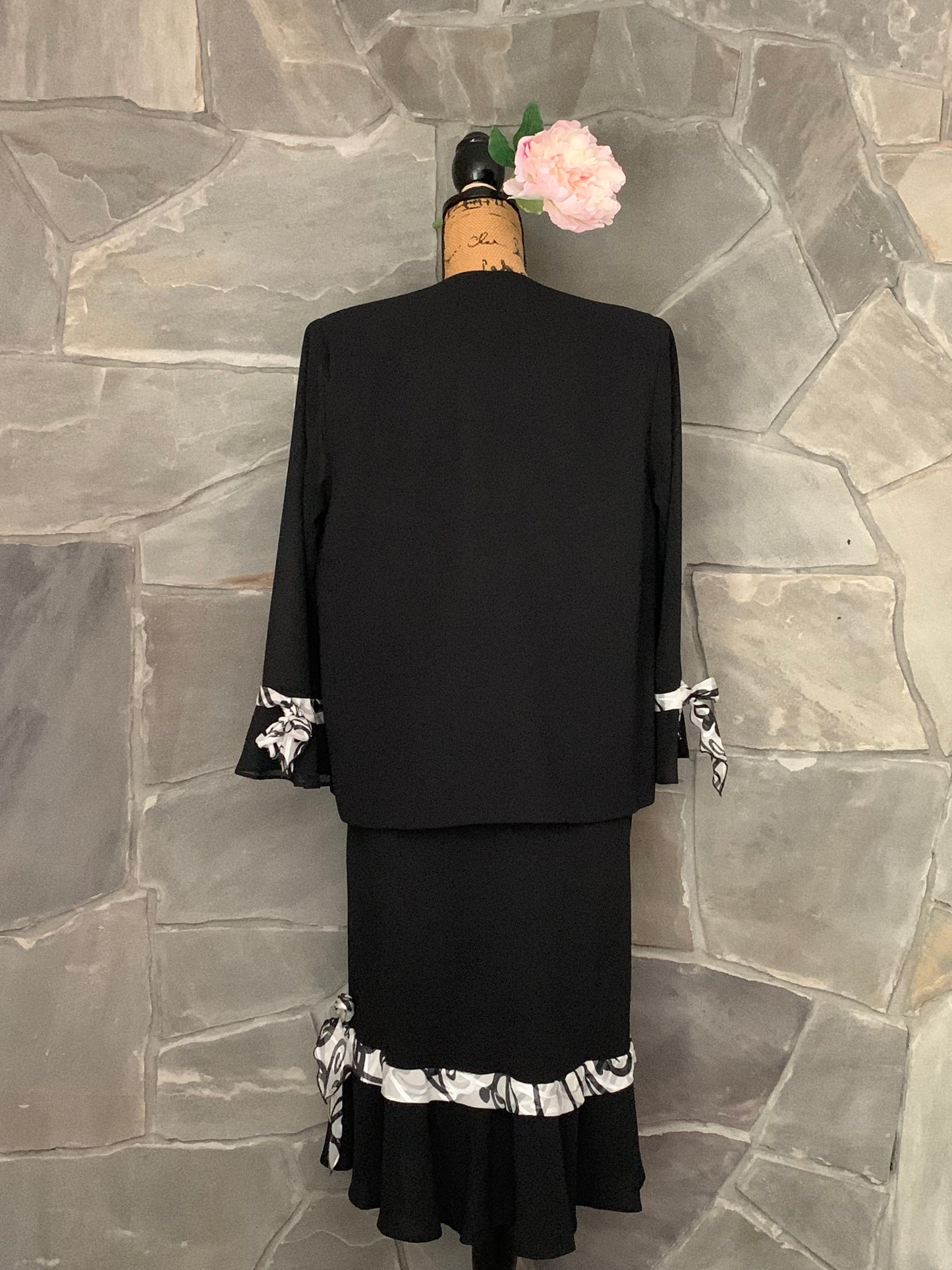 Siasia New York Black and White Three-Piece Women's Suit
